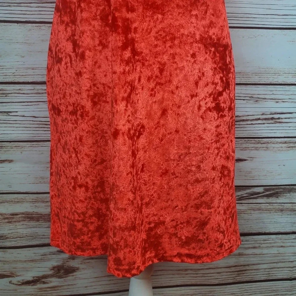 Juicy by Juicy Couture L-XL Firey Red Crushed Velvet 2-Pc Robe & Matching Gown - Picture 4 of 12